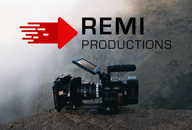 Logo til Remi Productions med en rød startknap med en abstrakt farthale hale